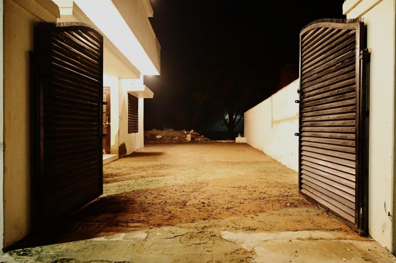 Sri Ram Lalla International Hotel Ayodhya Buitenkant foto