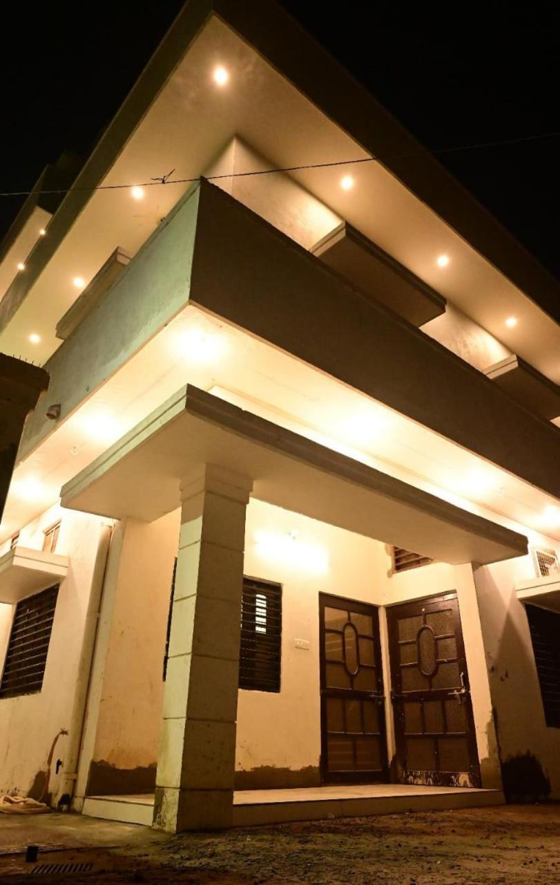 Sri Ram Lalla International Hotel Ayodhya Buitenkant foto